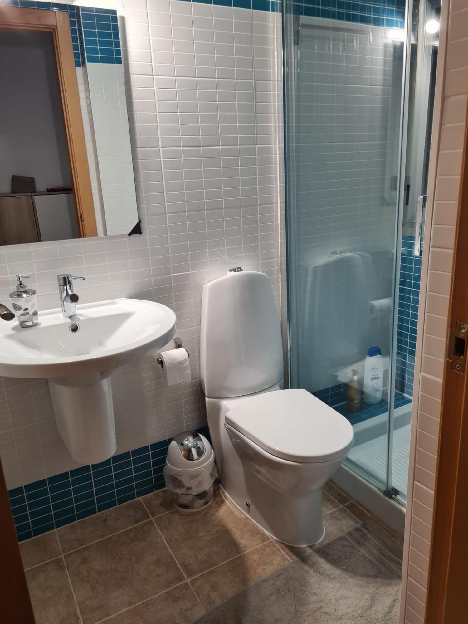 דירות אליקאנטה Quarto Com Banheiro Privado Em Apartamento Familiar מראה חיצוני תמונה
