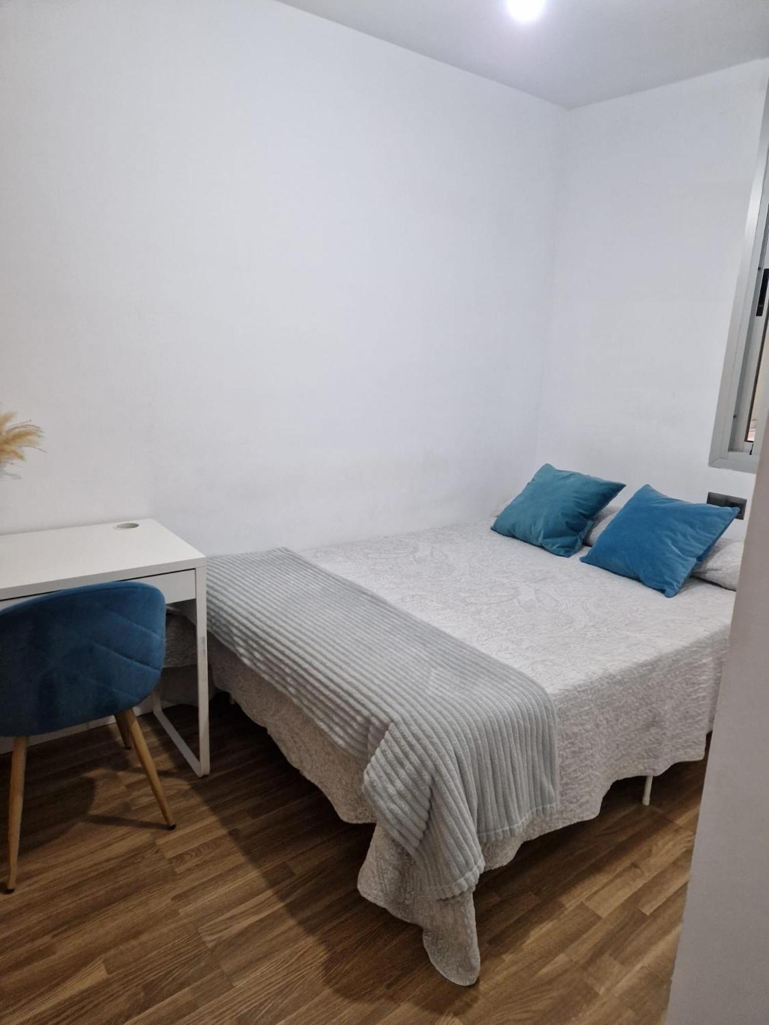 דירות אליקאנטה Quarto Com Banheiro Privado Em Apartamento Familiar מראה חיצוני תמונה